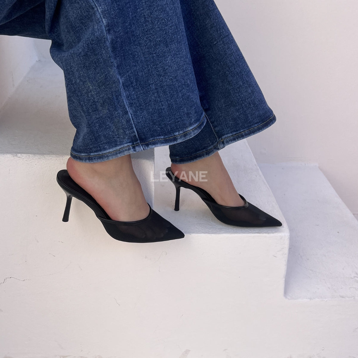 sandales à talons, sandales talon femme, sandales à talon carré, sandales à talon large, sandales à talon épais, sandales à talon haut, sandales à talon moyen, sandales confortables, sandales élégantes femme, sandales chic, sandales tendance, sandales été femme, sandales habillées, sandales minimalistes, sandales modernes, sandales ouvertes, sandales à brides, sandales bride cheville, sandales plateforme, sandales chunky talon, sandales fashion, sandales casual chic, sandales soirée, sandales style marocain