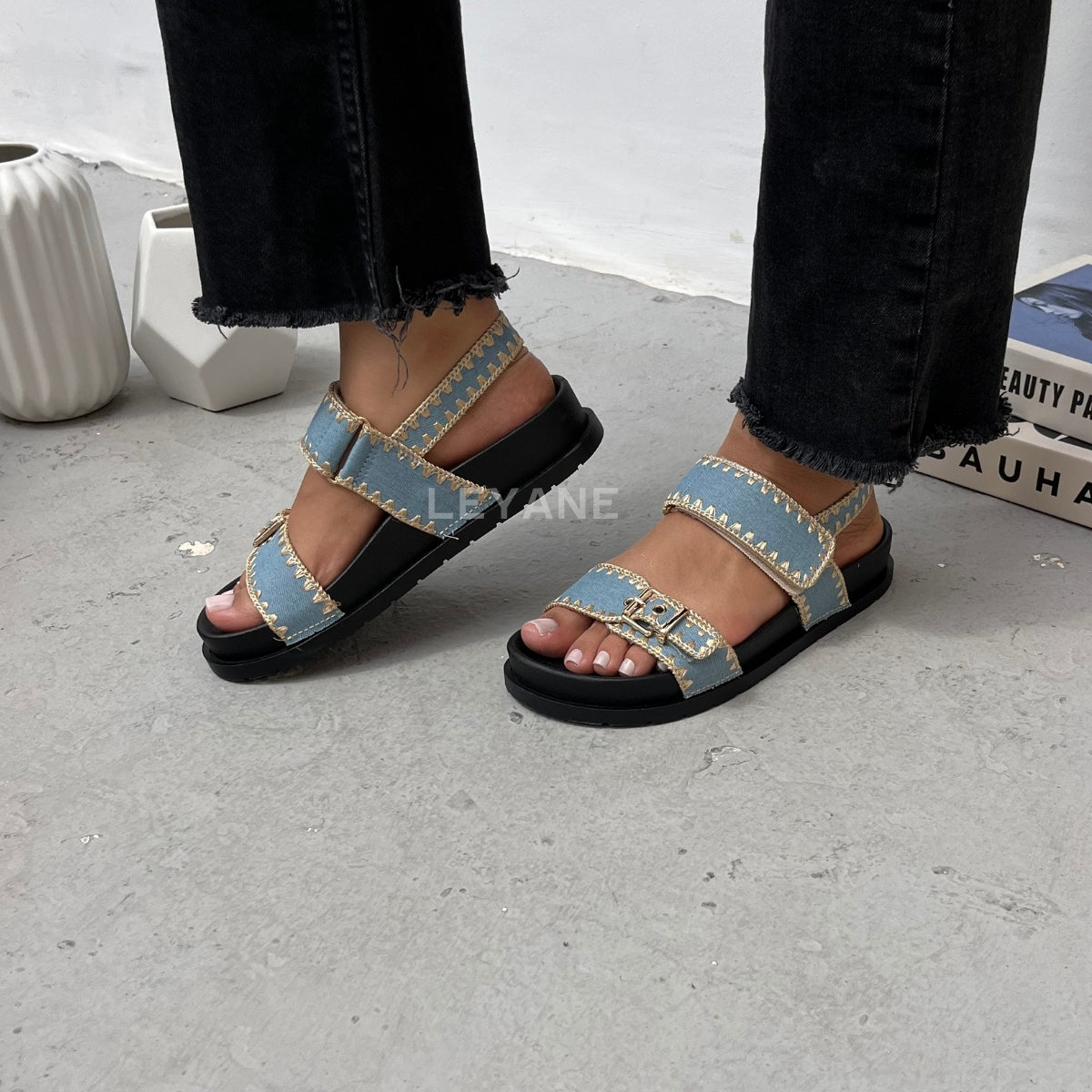 sandale plate, sandale maroc , sandale chunky, chaussures maroc, sandale femme, sandale zara, sandale été, sandals confortables, mules en daim, mules en crochets, mules maroc, mules femmes, mules tendance, sandale et mule, sabots femme
