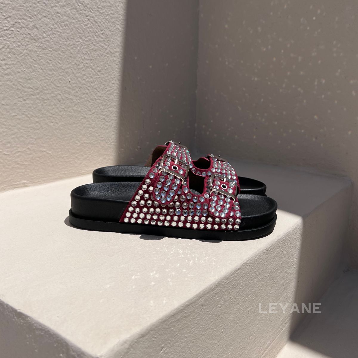 sandale plate, sandale maroc , sandale chunky, chaussures maroc, sandale femme, sandale zara, sandale été, sandals confortables, mules en daim, mules en crochets, mules maroc, mules femmes, mules tendance, sandale et mule, sabots femme

