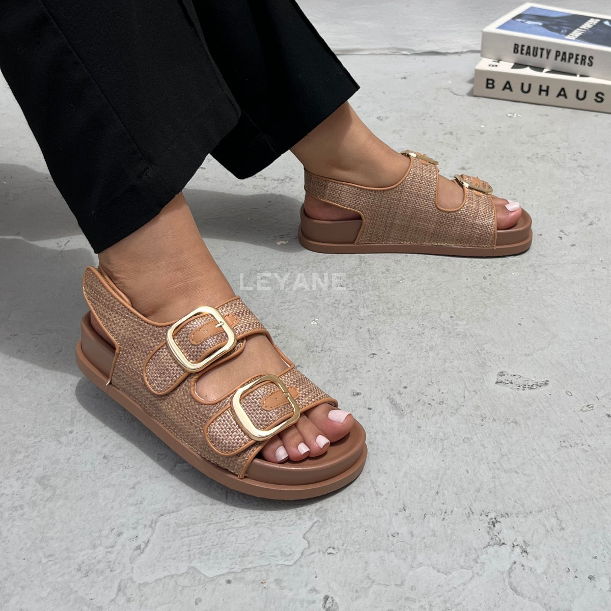 sandale plate, sandale maroc , sandale chunky, chaussures maroc, sandale femme, sandale zara, sandale été, sandals confortables, mules en daim, mules en crochets, mules maroc, mules femmes, mules tendance, sandale et mule, sabots femme
