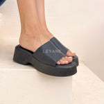 sandale compensée, sandale plateforme, sandale femme compensée, sandale été femme, sandale confortable, sandale tendance, sandale maroc, chaussures maroc femme, sandale chic été, sandale casual, sandale chunky, sandale plate femme, sandales confortables, sandale mode femme, sandale style zara, sandale bohème, sandale vacances, sandale daily wear, mules femme, mules tendance, sandale et mule femme, chaussures été femme
