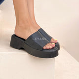 sandale compensée, sandale plateforme, sandale femme compensée, sandale été femme, sandale confortable, sandale tendance, sandale maroc, chaussures maroc femme, sandale chic été, sandale casual, sandale chunky, sandale plate femme, sandales confortables, sandale mode femme, sandale style zara, sandale bohème, sandale vacances, sandale daily wear, mules femme, mules tendance, sandale et mule femme, chaussures été femme
