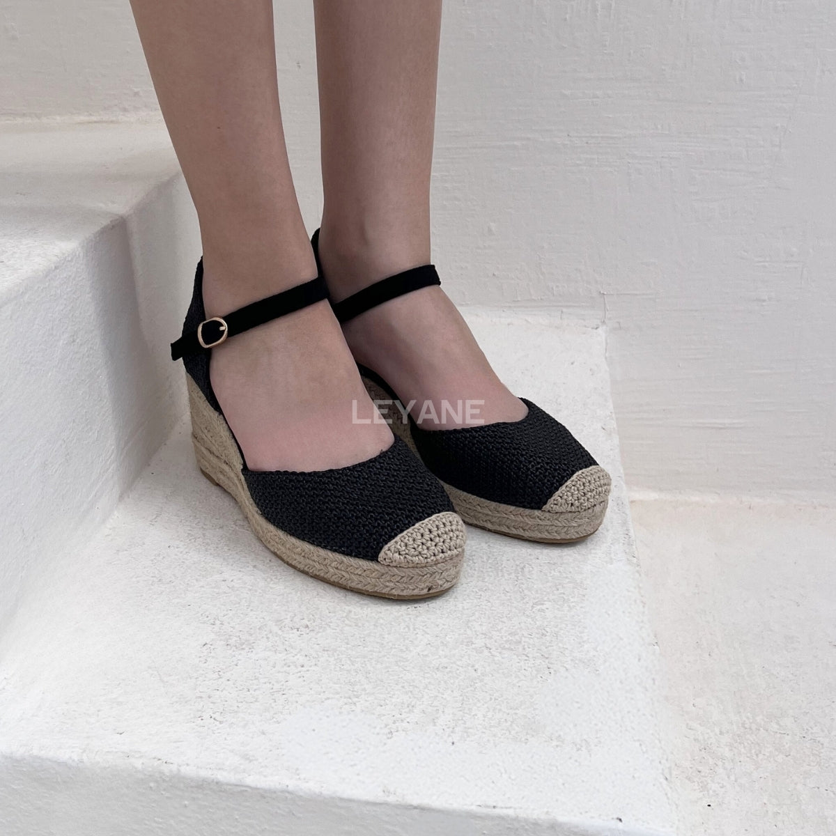 sandale compensée, sandale plateforme, sandale femme compensée, sandale été femme, sandale confortable, sandale tendance, sandale maroc, chaussures maroc femme, sandale chic été, sandale casual, sandale chunky, sandale plate femme, sandales confortables, sandale mode femme, sandale style zara, sandale bohème, sandale vacances, sandale daily wear, mules femme, mules tendance, sandale et mule femme, chaussures été femme
