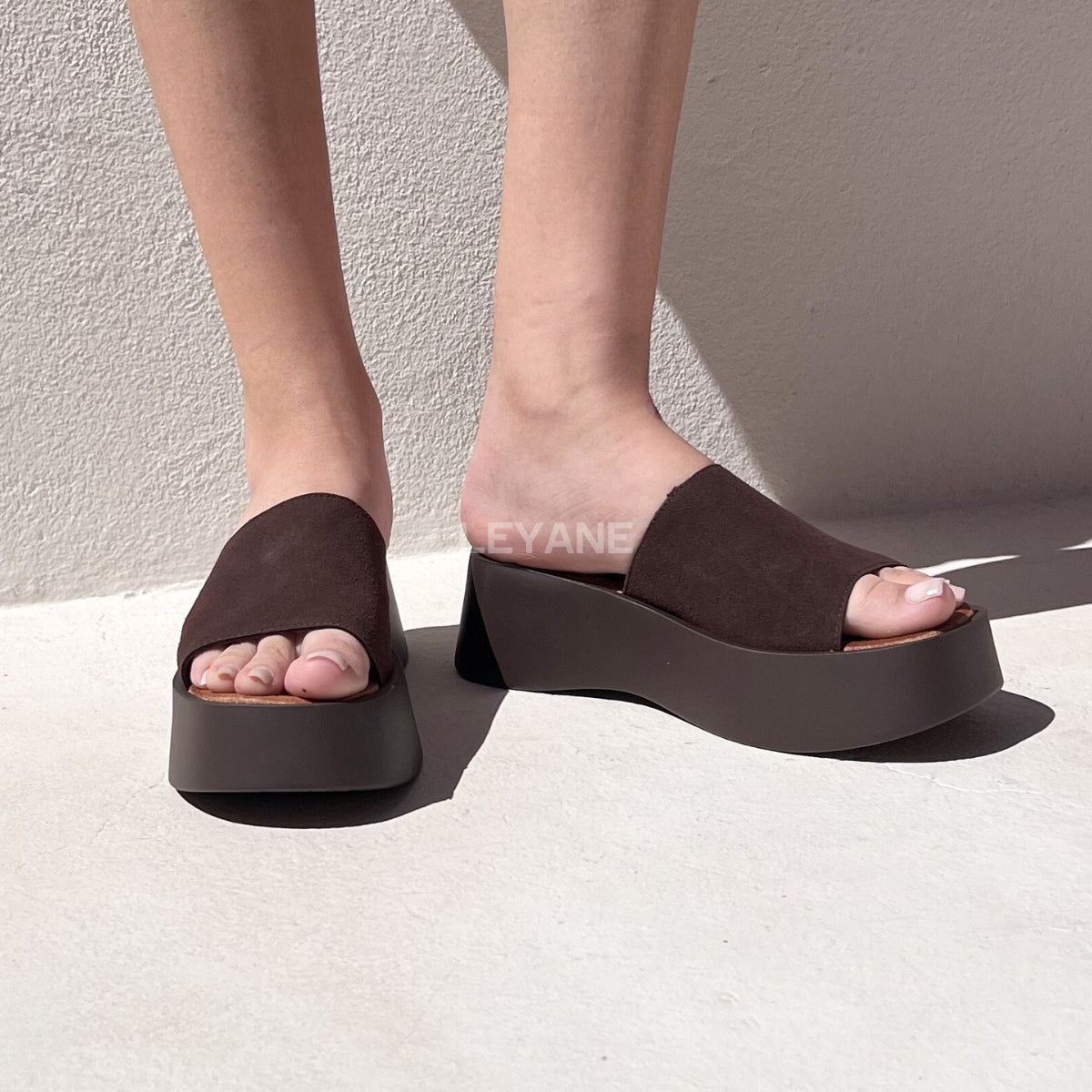 sandale compensée, sandale plateforme, sandale femme compensée, sandale été femme, sandale confortable, sandale tendance, sandale maroc, chaussures maroc femme, sandale chic été, sandale casual, sandale chunky, sandale plate femme, sandales confortables, sandale mode femme, sandale style zara, sandale bohème, sandale vacances, sandale daily wear, mules femme, mules tendance, sandale et mule femme, chaussures été femme
