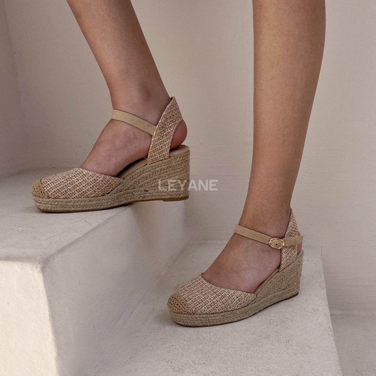 sandale compensée, sandale plateforme, sandale femme compensée, sandale été femme, sandale confortable, sandale tendance, sandale maroc, chaussures maroc femme, sandale chic été, sandale casual, sandale chunky, sandale plate femme, sandales confortables, sandale mode femme, sandale style zara, sandale bohème, sandale vacances, sandale daily wear, mules femme, mules tendance, sandale et mule femme, chaussures été femme
