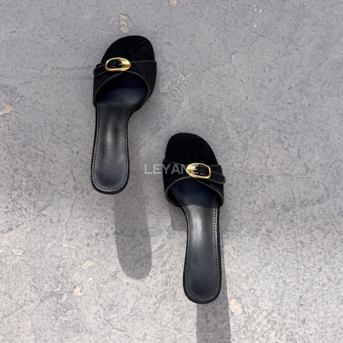 sandales à talons, sandales talon femme, sandales à talon carré, sandales à talon large, sandales à talon épais, sandales à talon haut, sandales à talon moyen, sandales confortables, sandales élégantes femme, sandales chic, sandales tendance, sandales été femme, sandales habillées, sandales minimalistes, sandales modernes, sandales ouvertes, sandales à brides, sandales bride cheville, sandales plateforme, sandales chunky talon, sandales fashion, sandales casual chic, sandales soirée, sandales style marocain