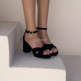 sandales à talons, sandales talon femme, sandales à talon carré, sandales à talon large, sandales à talon épais, sandales à talon haut, sandales à talon moyen, sandales confortables, sandales élégantes femme, sandales chic, sandales tendance, sandales été femme, sandales habillées, sandales minimalistes, sandales modernes, sandales ouvertes, sandales à brides, sandales bride cheville, sandales plateforme, sandales chunky talon, sandales fashion, sandales casual chic, sandales soirée, sandales style marocain