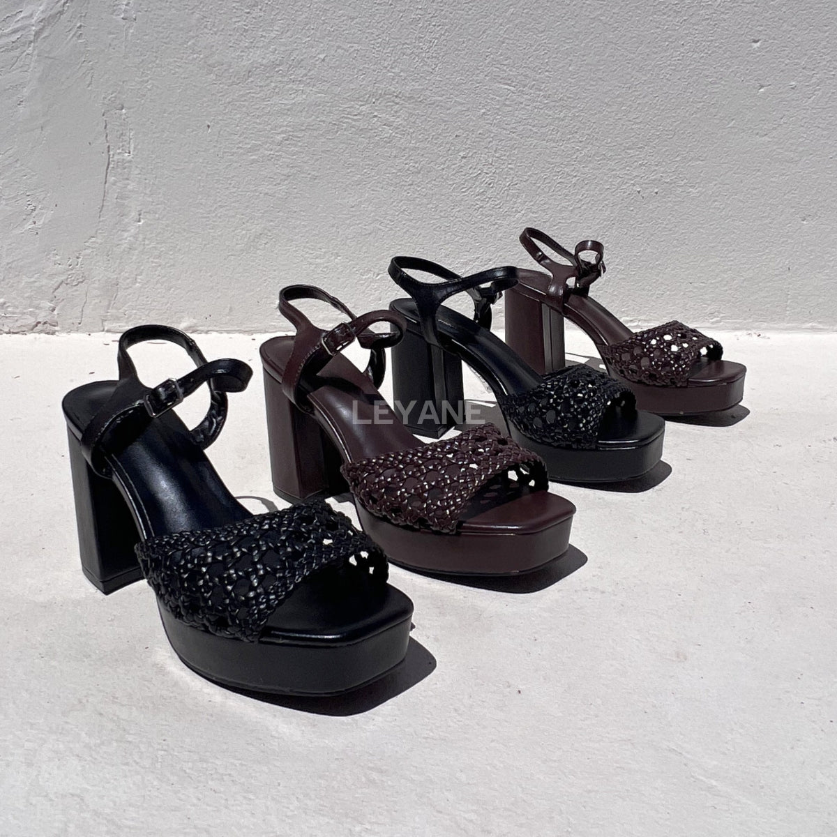 sandales à talons, sandales talon femme, sandales à talon carré, sandales à talon large, sandales à talon épais, sandales à talon haut, sandales à talon moyen, sandales confortables, sandales élégantes femme, sandales chic, sandales tendance, sandales été femme, sandales habillées, sandales minimalistes, sandales modernes, sandales ouvertes, sandales à brides, sandales bride cheville, sandales plateforme, sandales chunky talon, sandales fashion, sandales casual chic, sandales soirée, sandales style marocain