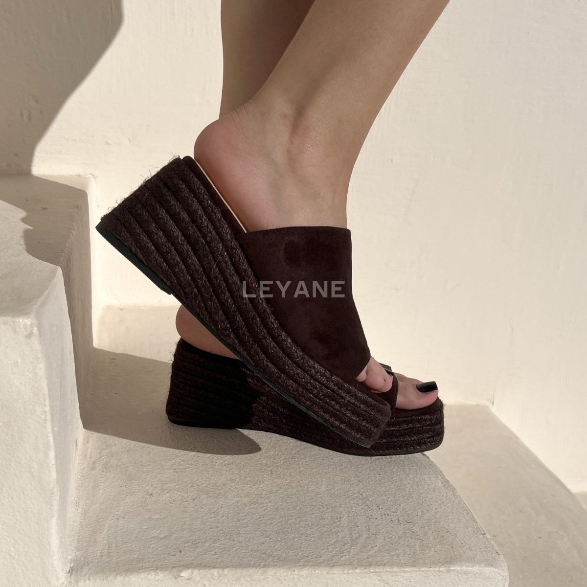 sandale compensée, sandale plateforme, sandale femme compensée, sandale été femme, sandale confortable, sandale tendance, sandale maroc, chaussures maroc femme, sandale chic été, sandale casual, sandale chunky, sandale plate femme, sandales confortables, sandale mode femme, sandale style zara, sandale bohème, sandale vacances, sandale daily wear, mules femme, mules tendance, sandale et mule femme, chaussures été femme
