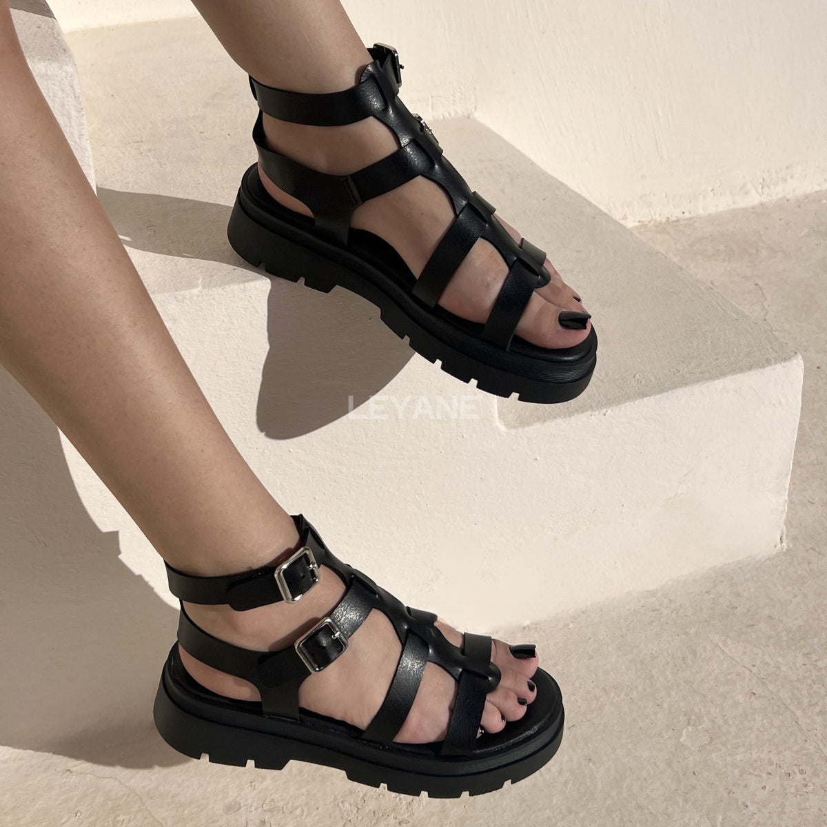 sandale plate, sandale maroc , sandale chunky, chaussures maroc, sandale femme, sandale zara, sandale été, sandals confortables, mules en daim, mules en crochets, mules maroc, mules femmes, mules tendance, sandale et mule, sabots femme
