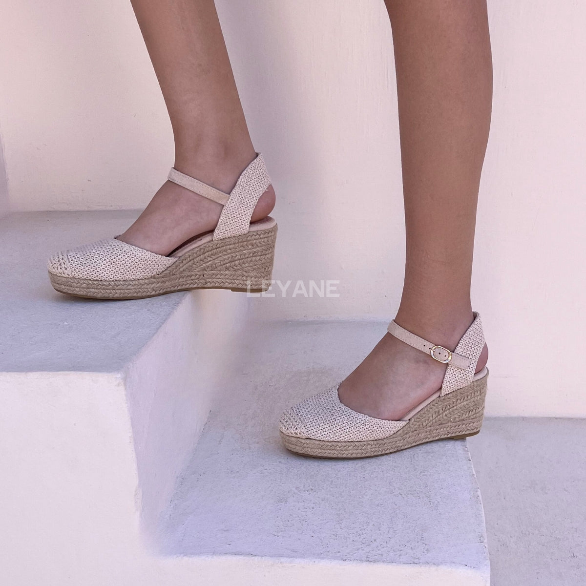 sandale compensée, sandale plateforme, sandale femme compensée, sandale été femme, sandale confortable, sandale tendance, sandale maroc, chaussures maroc femme, sandale chic été, sandale casual, sandale chunky, sandale plate femme, sandales confortables, sandale mode femme, sandale style zara, sandale bohème, sandale vacances, sandale daily wear, mules femme, mules tendance, sandale et mule femme, chaussures été femme
