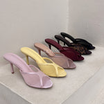 sandales à talons, sandales talon femme, sandales à talon carré, sandales à talon large, sandales à talon épais, sandales à talon haut, sandales à talon moyen, sandales confortables, sandales élégantes femme, sandales chic, sandales tendance, sandales été femme, sandales habillées, sandales minimalistes, sandales modernes, sandales ouvertes, sandales à brides, sandales bride cheville, sandales plateforme, sandales chunky talon, sandales fashion, sandales casual chic, sandales soirée, sandales style marocain