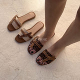 sandale plate, sandale maroc , sandale chunky, chaussures maroc, sandale femme, sandale zara, sandale été, sandals confortables, mules en daim, mules en crochets, mules maroc, mules femmes, mules tendance, sandale et mule, sabots femme
