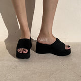 sandale compensée, sandale plateforme, sandale femme compensée, sandale été femme, sandale confortable, sandale tendance, sandale maroc, chaussures maroc femme, sandale chic été, sandale casual, sandale chunky, sandale plate femme, sandales confortables, sandale mode femme, sandale style zara, sandale bohème, sandale vacances, sandale daily wear, mules femme, mules tendance, sandale et mule femme, chaussures été femme
