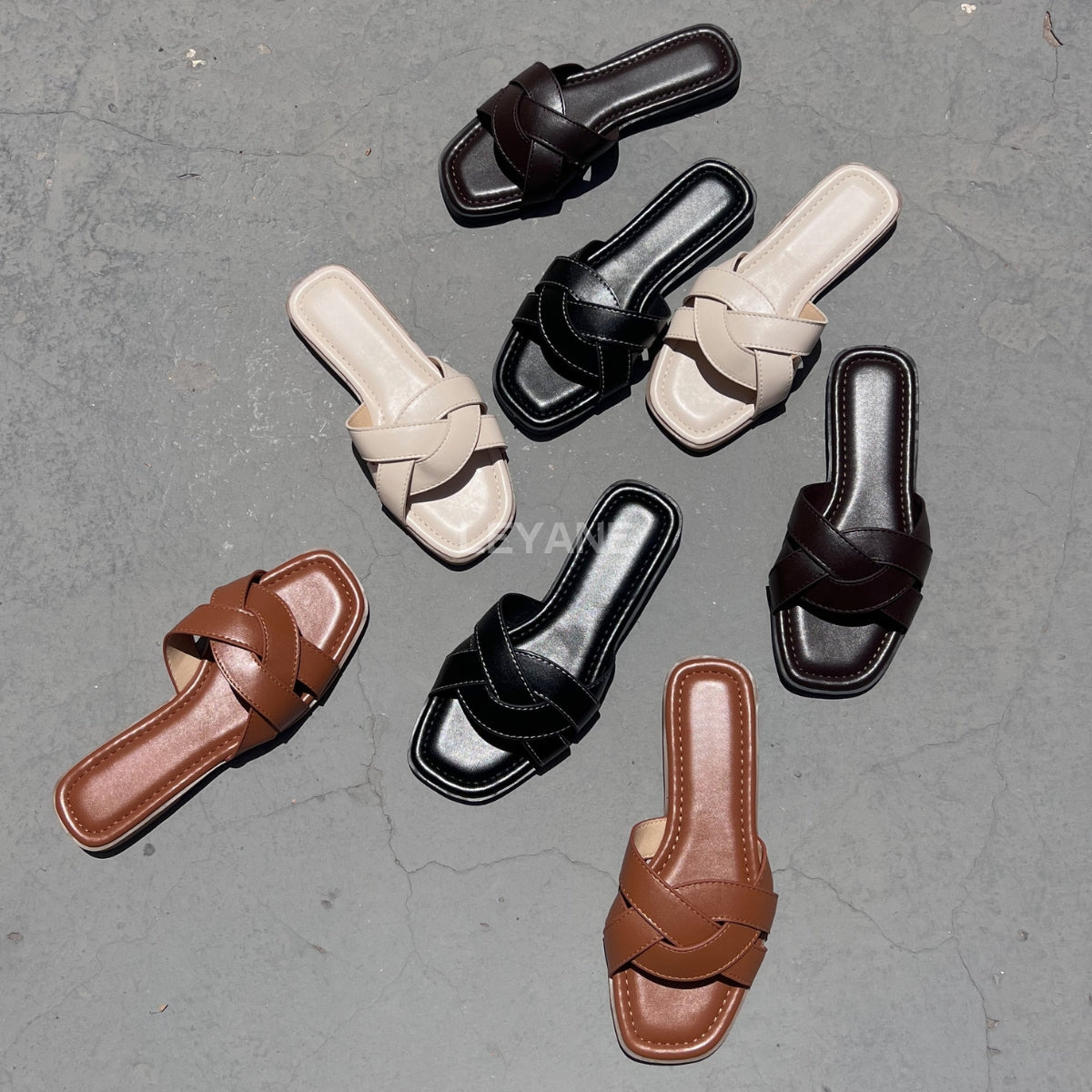 sandale plate, sandale maroc , sandale chunky, chaussures maroc, sandale femme, sandale zara, sandale été, sandals confortables, mules en daim, mules en crochets, mules maroc, mules femmes, mules tendance, sandale et mule, sabots femme
