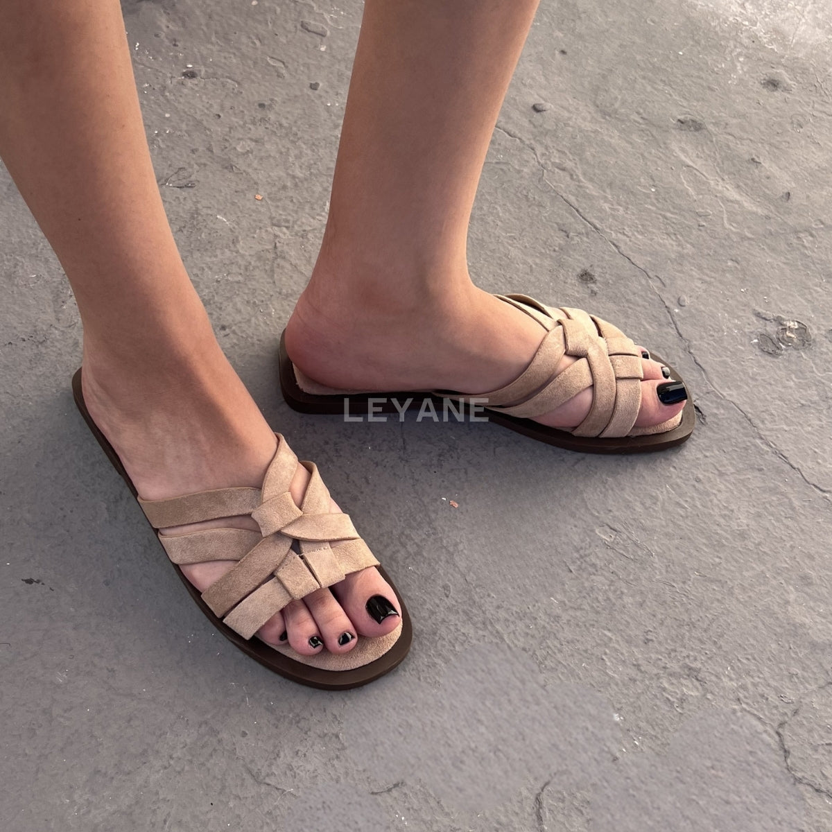sandale plate, sandale maroc , sandale chunky, chaussures maroc, sandale femme, sandale zara, sandale été, sandals confortables, mules en daim, mules en crochets, mules maroc, mules femmes, mules tendance, sandale et mule, sabots femme
