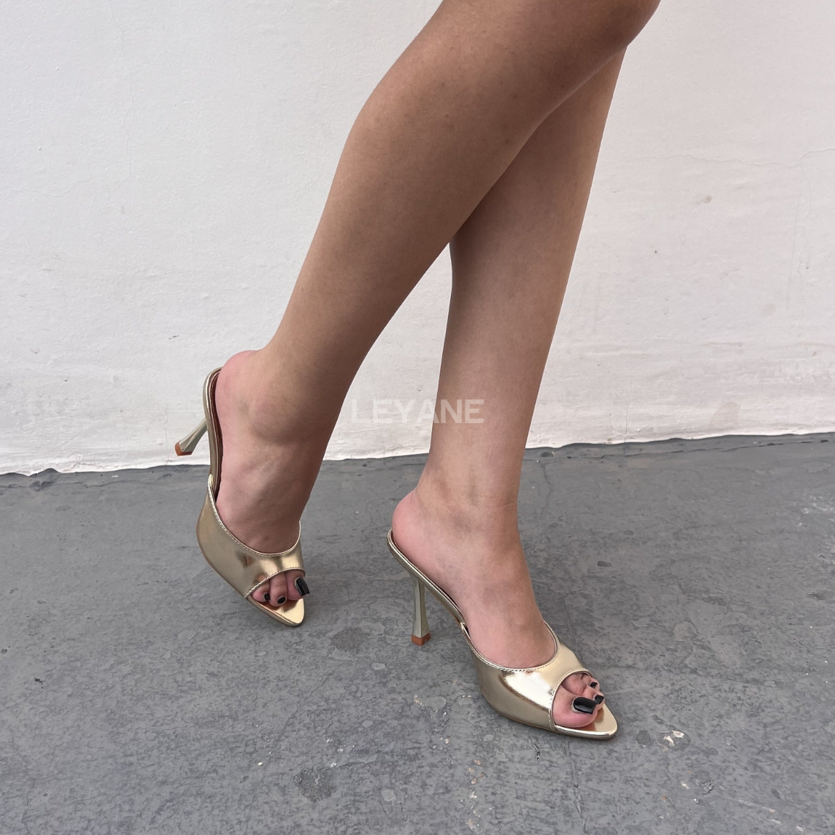 sandales à talons, sandales talon femme, sandales à talon carré, sandales à talon large, sandales à talon épais, sandales à talon haut, sandales à talon moyen, sandales confortables, sandales élégantes femme, sandales chic, sandales tendance, sandales été femme, sandales habillées, sandales minimalistes, sandales modernes, sandales ouvertes, sandales à brides, sandales bride cheville, sandales plateforme, sandales chunky talon, sandales fashion, sandales casual chic, sandales soirée, sandales style marocain