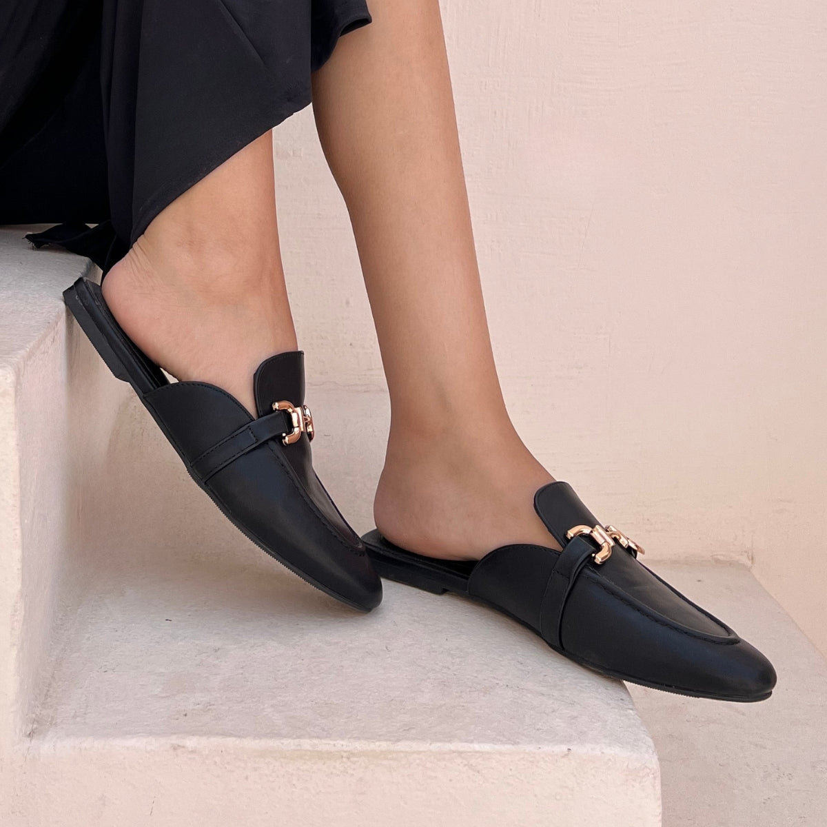sandale plate, sandale maroc , sandale chunky, chaussures maroc, sandale femme, sandale zara, sandale été, sandals confortables, mules en daim, mules en crochets, mules maroc, mules femmes, mules tendance, sandale et mule, sabots femme

