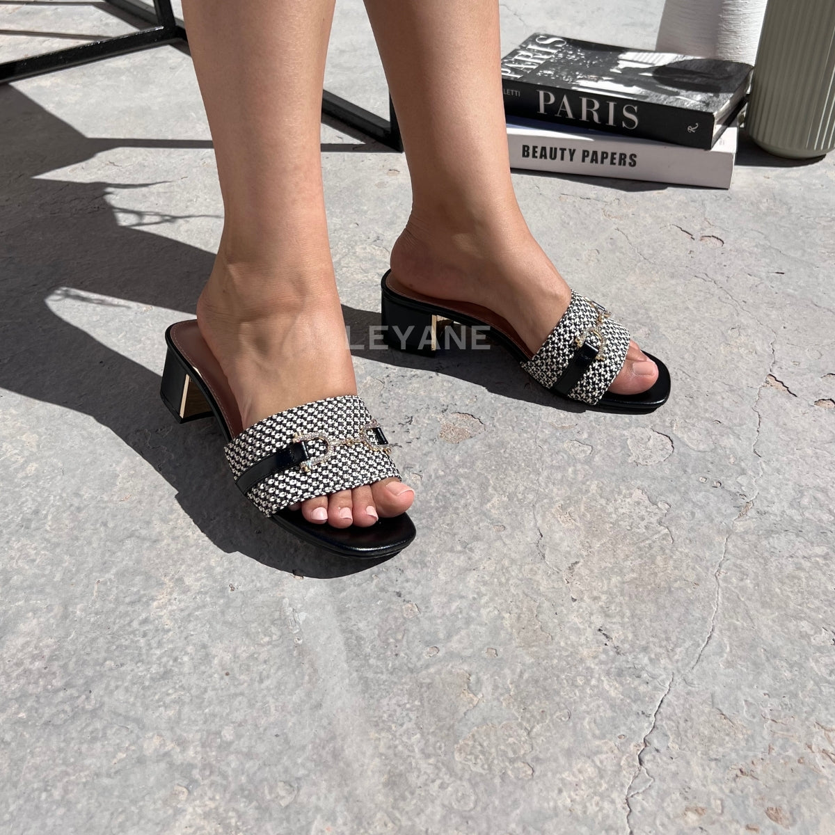 sandale plate, sandale maroc , sandale chunky, chaussures maroc, sandale femme, sandale zara, sandale été, sandals confortables, mules en daim, mules en crochets, mules maroc, mules femmes, mules tendance, sandale et mule, sabots femme

