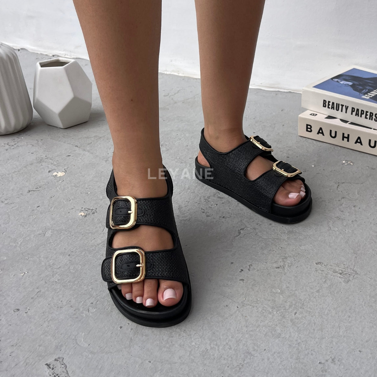sandale plate, sandale maroc , sandale chunky, chaussures maroc, sandale femme, sandale zara, sandale été, sandals confortables, mules en daim, mules en crochets, mules maroc, mules femmes, mules tendance, sandale et mule, sabots femme
