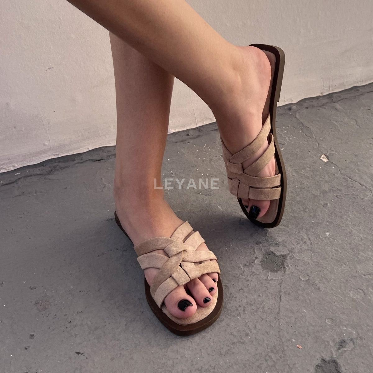 sandale plate, sandale maroc , sandale chunky, chaussures maroc, sandale femme, sandale zara, sandale été, sandals confortables, mules en daim, mules en crochets, mules maroc, mules femmes, mules tendance, sandale et mule, sabots femme
