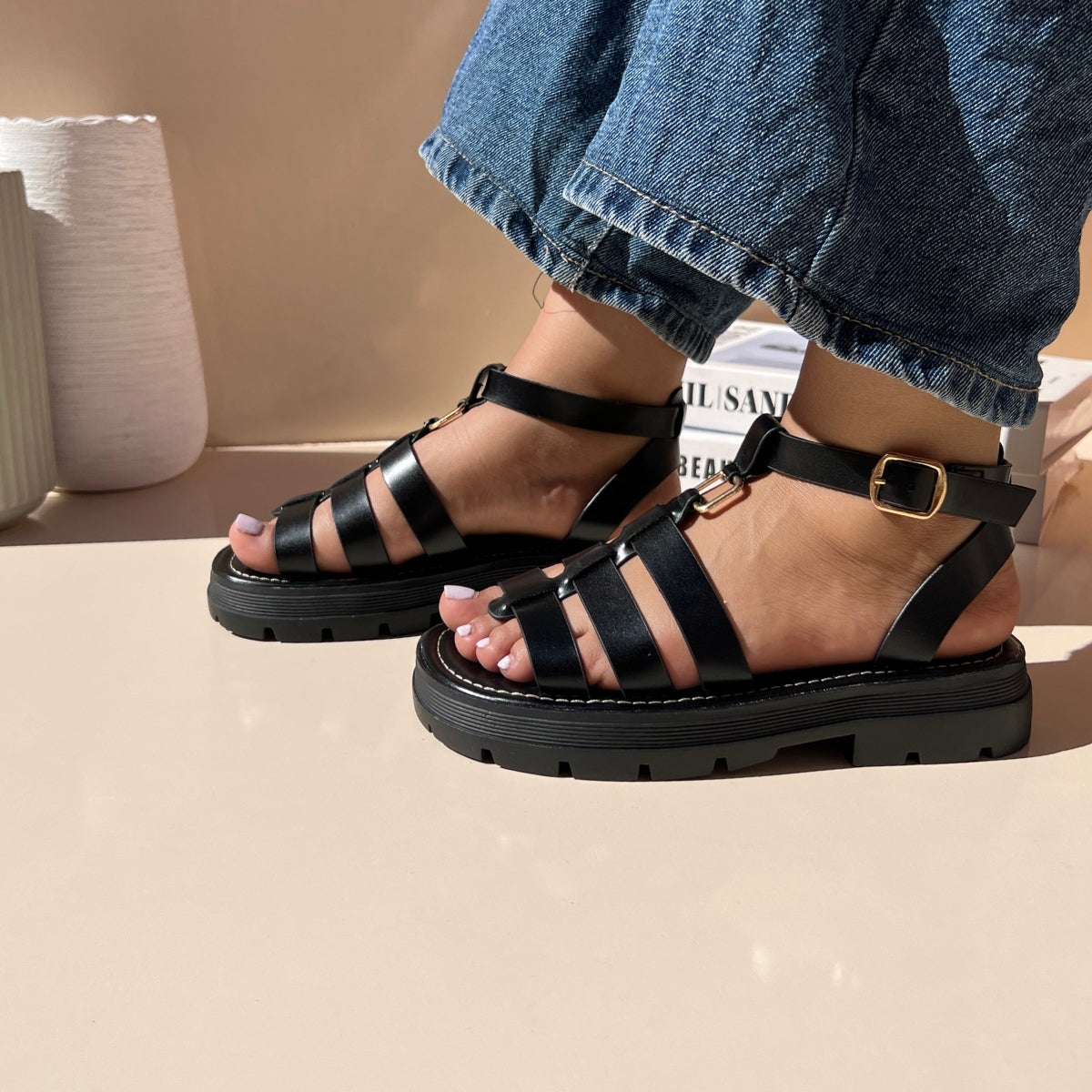 sandale plate, sandale maroc , sandale chunky, chaussures maroc, sandale femme, sandale zara, sandale été, sandals confortables, mules en daim, mules en crochets, mules maroc, mules femmes, mules tendance, sandale et mule, sabots femme