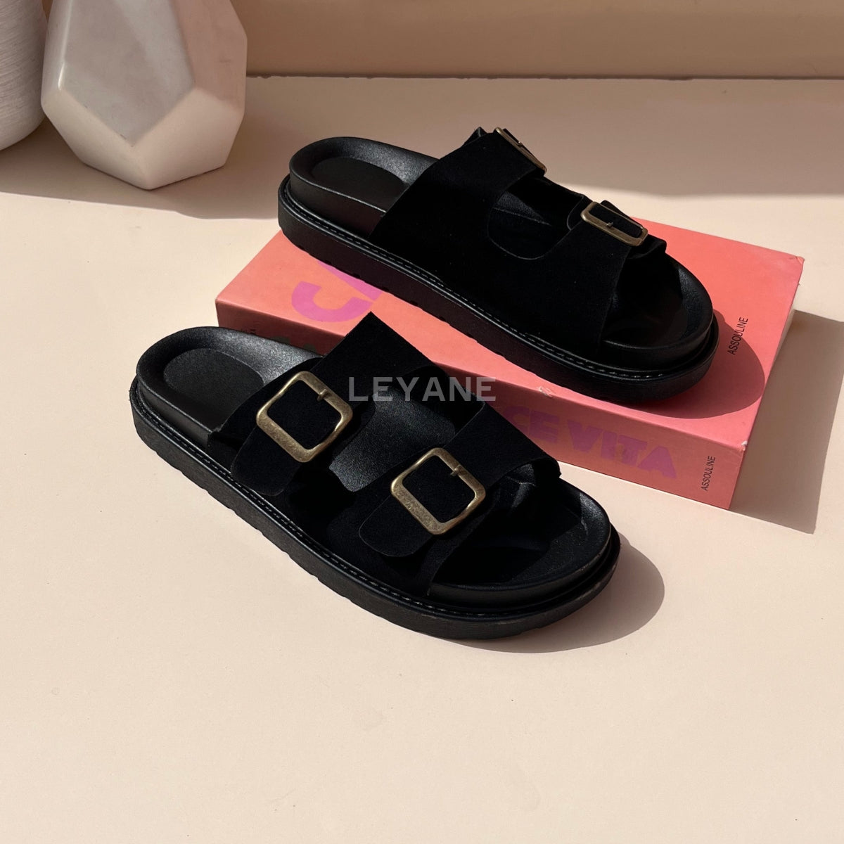 sandale plate, sandale maroc , sandale chunky, chaussures maroc, sandale femme, sandale zara, sandale été, sandals confortables, mules en daim, mules en crochets, mules maroc, mules femmes, mules tendance, sandale et mule, sabots femme
