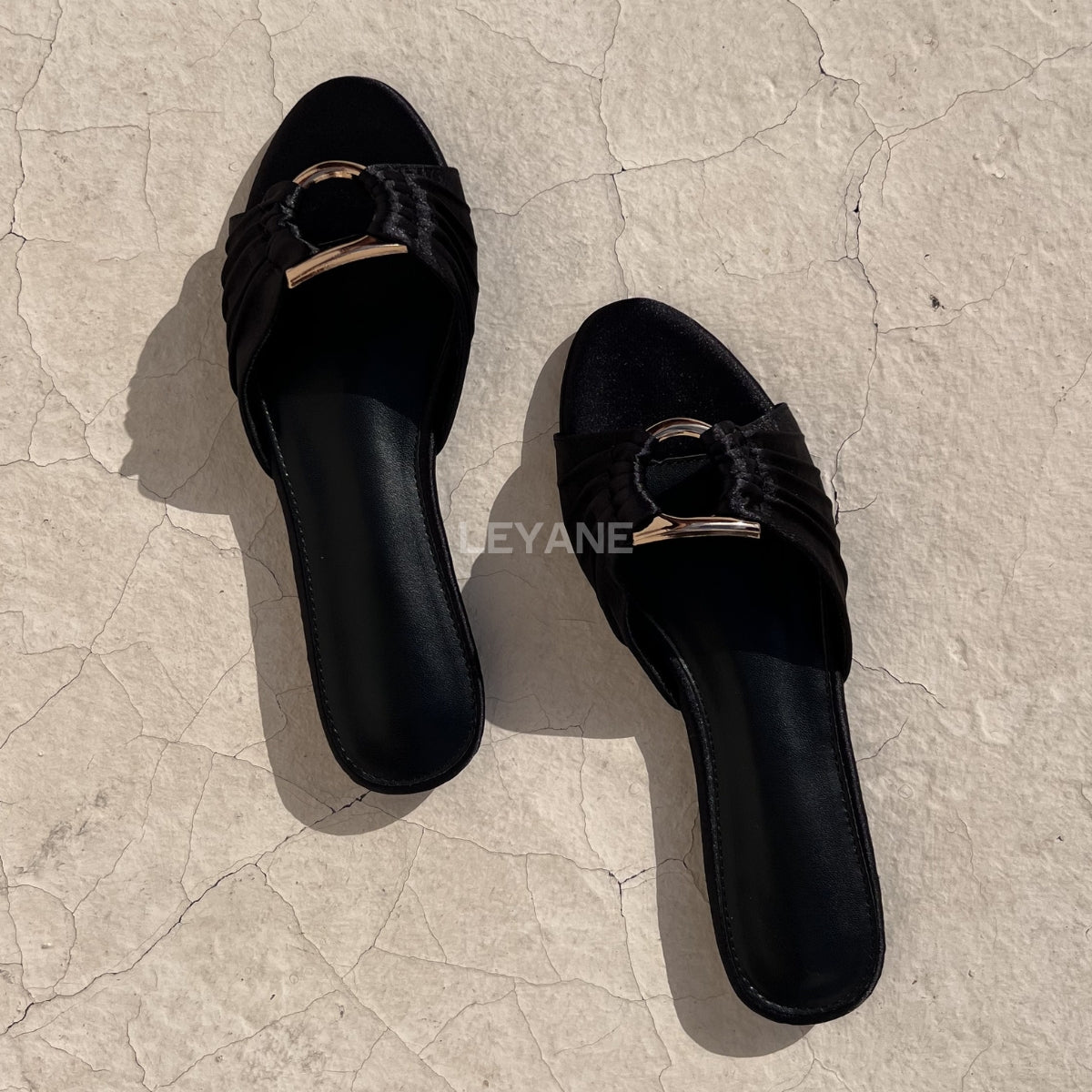 sandale plate, sandale maroc , sandale chunky, chaussures maroc, sandale femme, sandale zara, sandale été, sandals confortables, mules en daim, mules en crochets, mules maroc, mules femmes, mules tendance, sandale et mule, sabots femme
