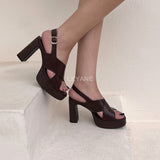 sandales à talons, sandales talon femme, sandales à talon carré, sandales à talon large, sandales à talon épais, sandales à talon haut, sandales à talon moyen, sandales confortables, sandales élégantes femme, sandales chic, sandales tendance, sandales été femme, sandales habillées, sandales minimalistes, sandales modernes, sandales ouvertes, sandales à brides, sandales bride cheville, sandales plateforme, sandales chunky talon, sandales fashion, sandales casual chic, sandales soirée, sandales style marocain
