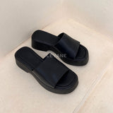 sandale compensée, sandale plateforme, sandale femme compensée, sandale été femme, sandale confortable, sandale tendance, sandale maroc, chaussures maroc femme, sandale chic été, sandale casual, sandale chunky, sandale plate femme, sandales confortables, sandale mode femme, sandale style zara, sandale bohème, sandale vacances, sandale daily wear, mules femme, mules tendance, sandale et mule femme, chaussures été femme

