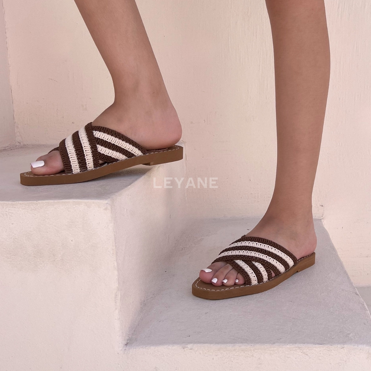 sandale plate, sandale maroc , sandale chunky, chaussures maroc, sandale femme, sandale zara, sandale été, sandals confortables, mules en daim, mules en crochets, mules maroc, mules femmes, mules tendance, sandale et mule, sabots femme
