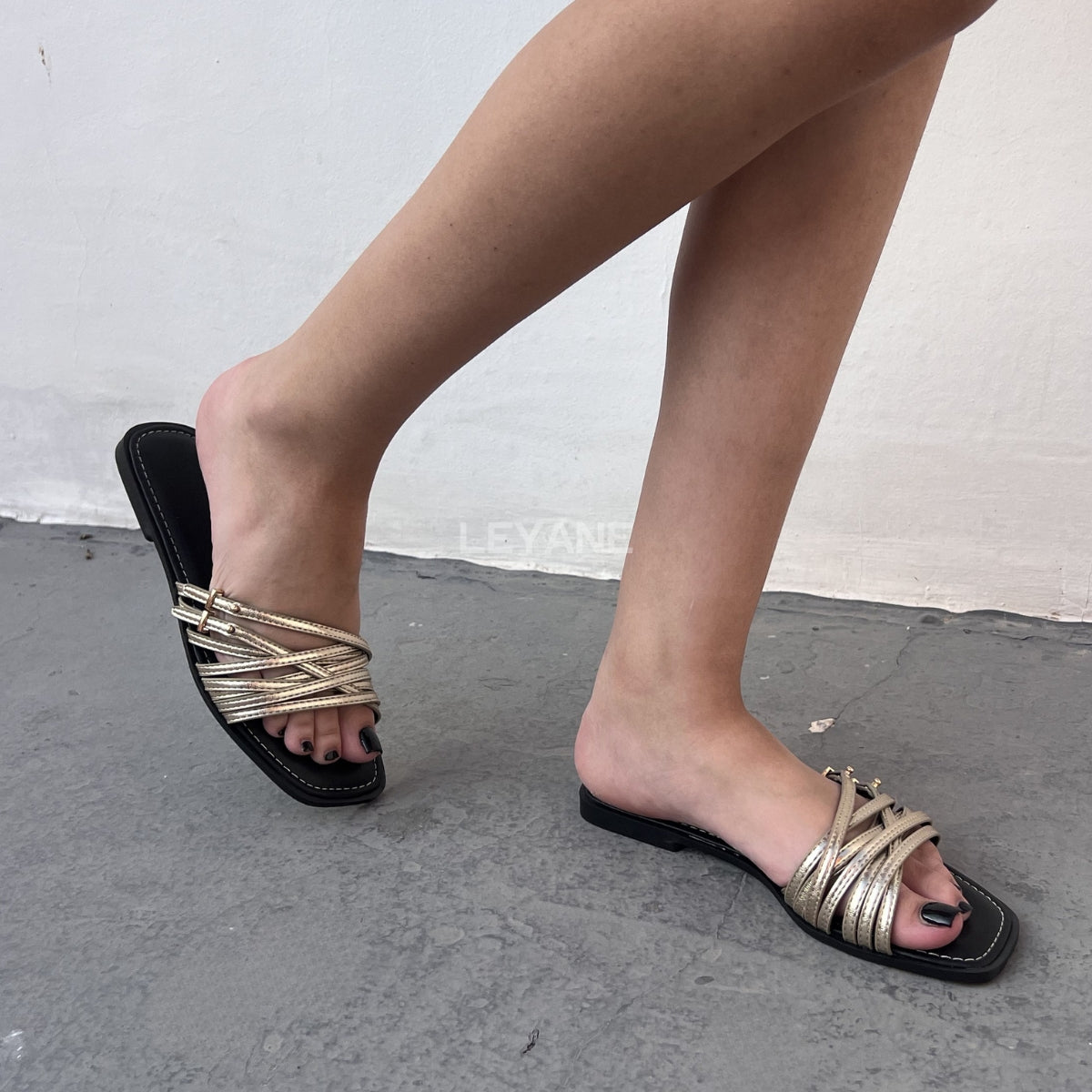 sandale plate, sandale maroc , sandale chunky, chaussures maroc, sandale femme, sandale zara, sandale été, sandals confortables, mules en daim, mules en crochets, mules maroc, mules femmes, mules tendance, sandale et mule, sabots femme

