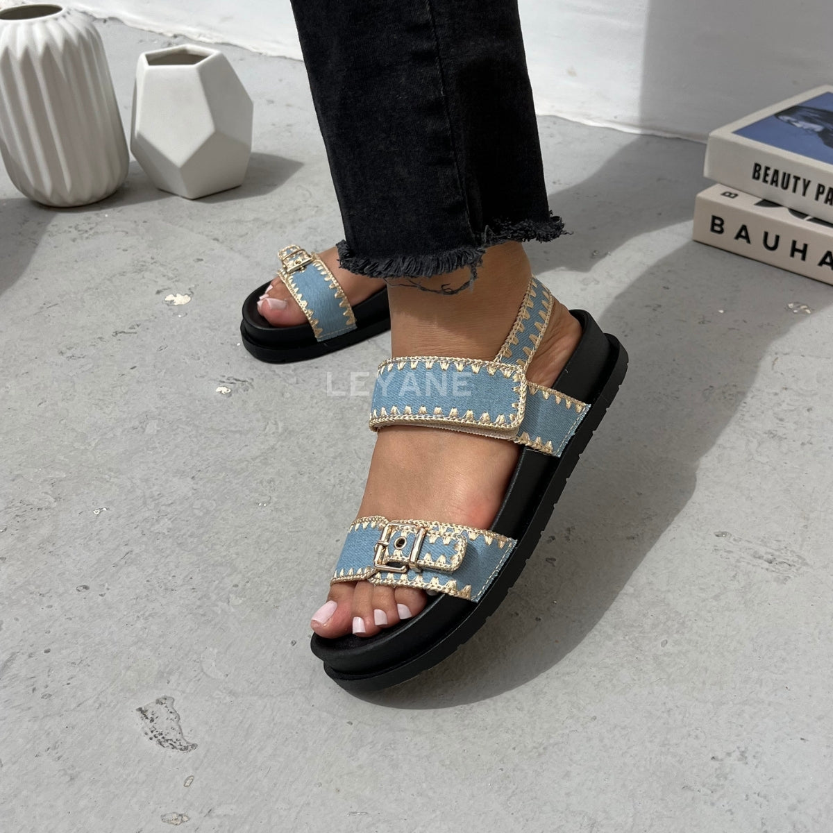 sandale plate, sandale maroc , sandale chunky, chaussures maroc, sandale femme, sandale zara, sandale été, sandals confortables, mules en daim, mules en crochets, mules maroc, mules femmes, mules tendance, sandale et mule, sabots femme
