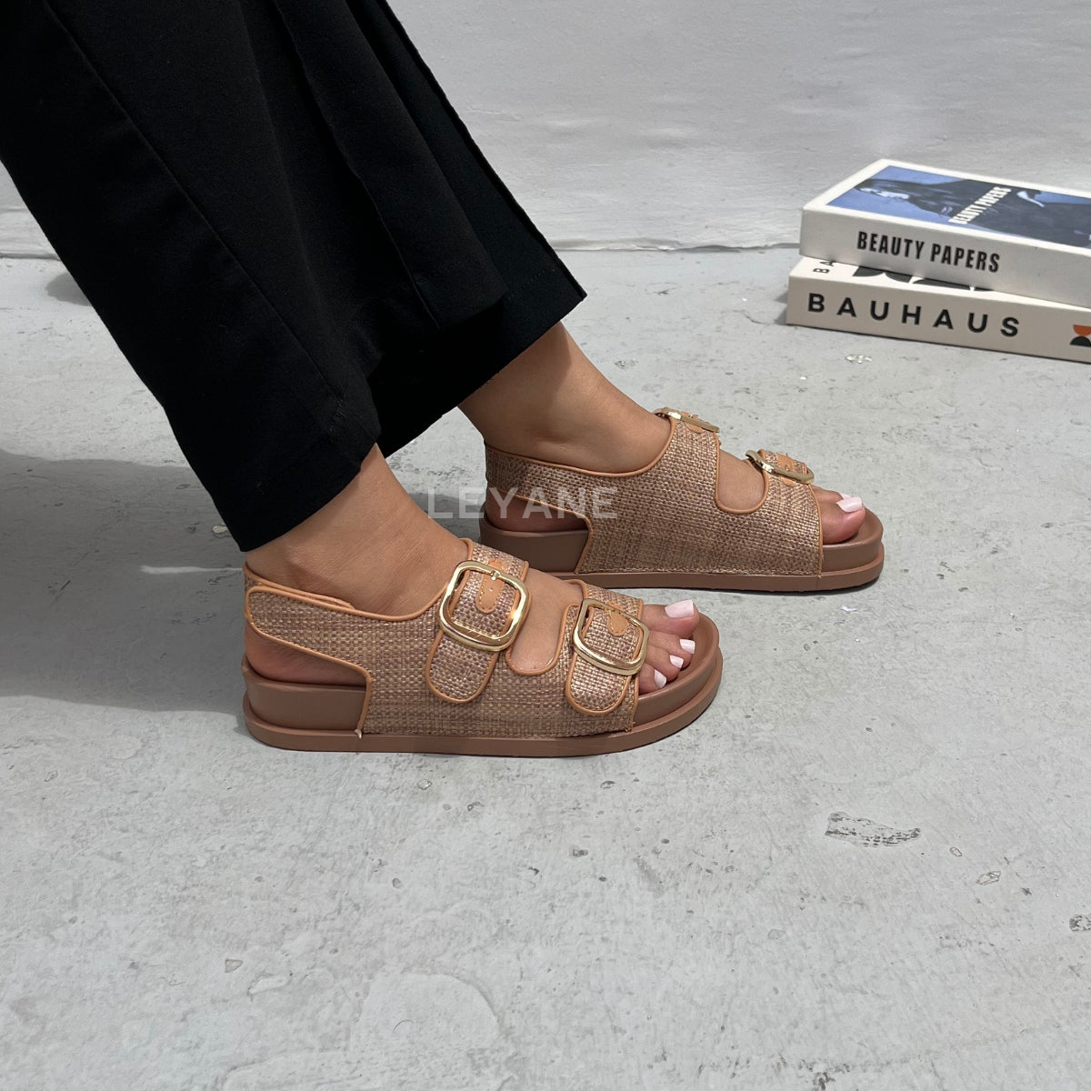 sandale plate, sandale maroc , sandale chunky, chaussures maroc, sandale femme, sandale zara, sandale été, sandals confortables, mules en daim, mules en crochets, mules maroc, mules femmes, mules tendance, sandale et mule, sabots femme
