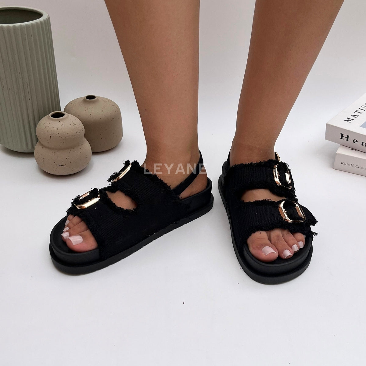 sandale plate, sandale maroc , sandale chunky, chaussures maroc, sandale femme, sandale zara, sandale été, sandals confortables, mules en daim, mules en crochets, mules maroc, mules femmes, mules tendance, sandale et mule, sabots femme
