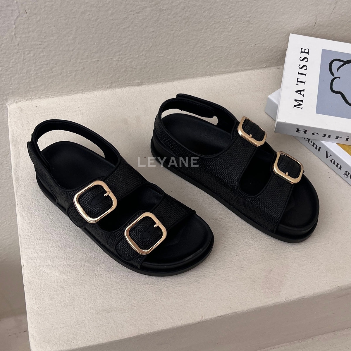 sandale plate, sandale maroc , sandale chunky, chaussures maroc, sandale femme, sandale zara, sandale été, sandals confortables, mules en daim, mules en crochets, mules maroc, mules femmes, mules tendance, sandale et mule, sabots femme
