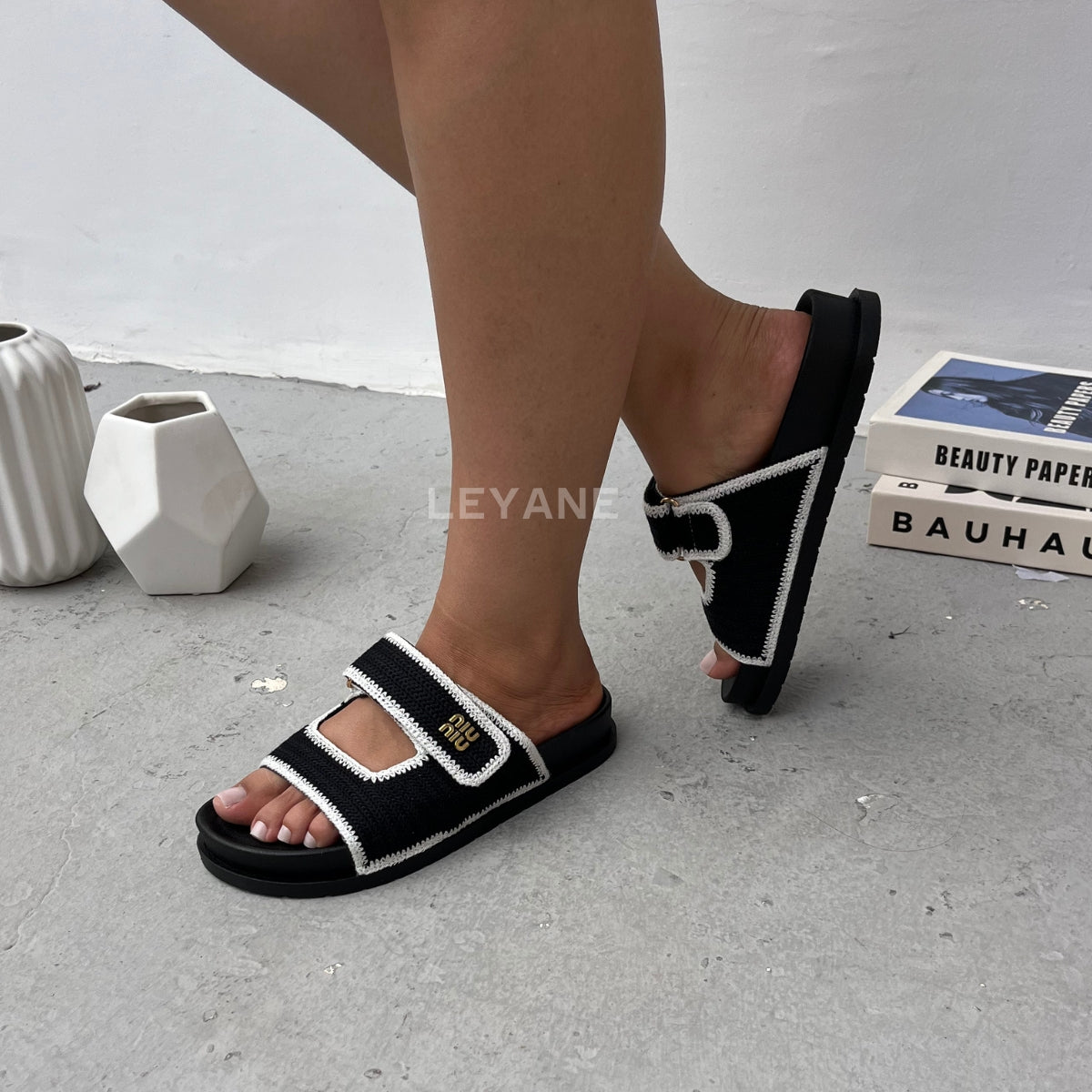 sandale plate, sandale maroc , sandale chunky, chaussures maroc, sandale femme, sandale zara, sandale été, sandals confortables, mules en daim, mules en crochets, mules maroc, mules femmes, mules tendance, sandale et mule, sabots femme
