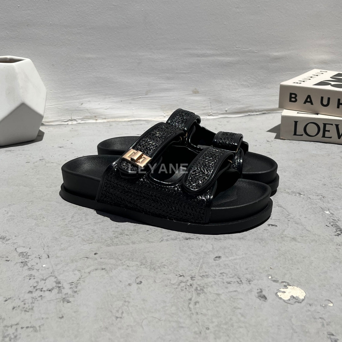 sandale plate, sandale maroc , sandale chunky, chaussures maroc, sandale femme, sandale zara, sandale été, sandals confortables, mules en daim, mules en crochets, mules maroc, mules femmes, mules tendance, sandale et mule, sabots femme
