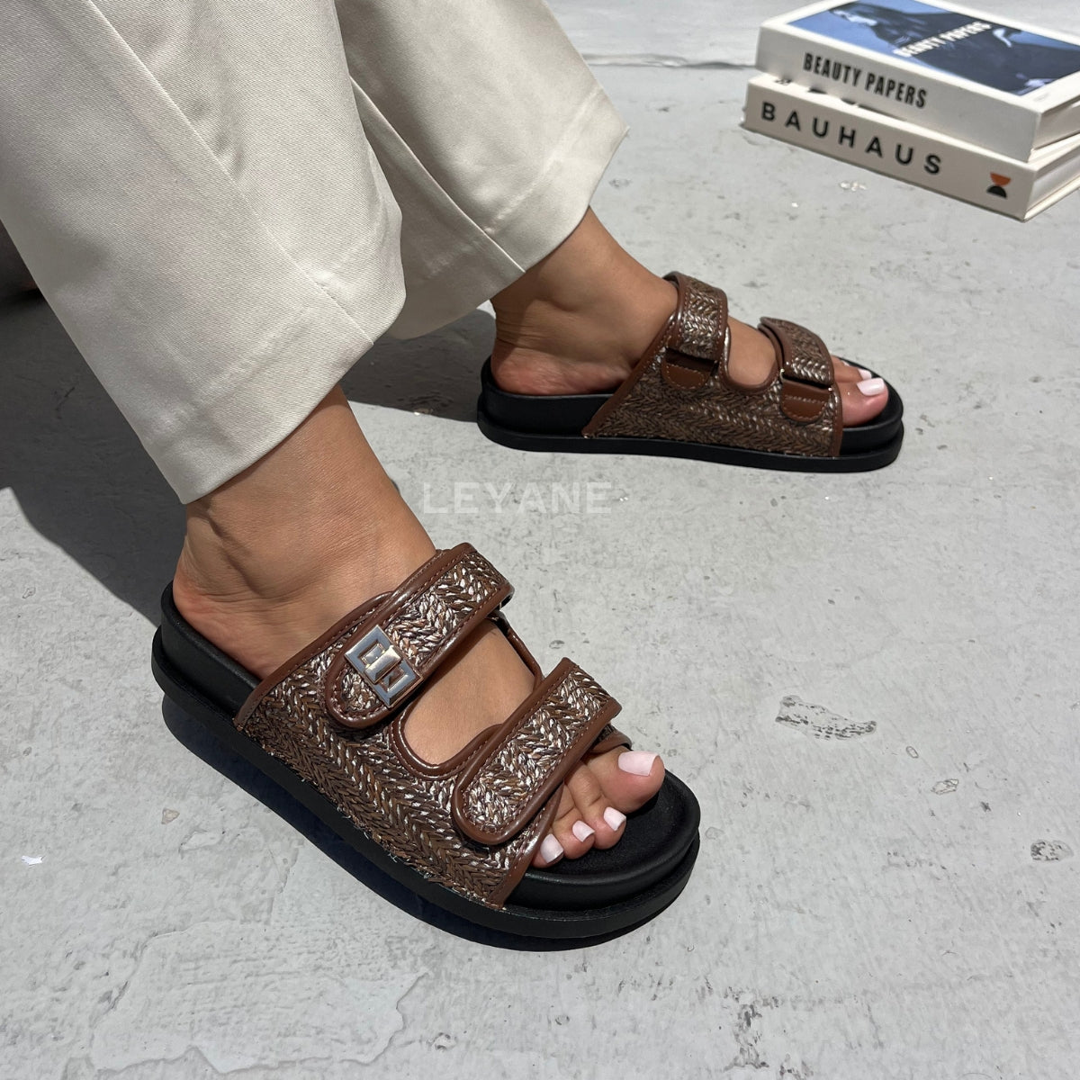 sandale plate, sandale maroc , sandale chunky, chaussures maroc, sandale femme, sandale zara, sandale été, sandals confortables, mules en daim, mules en crochets, mules maroc, mules femmes, mules tendance, sandale et mule, sabots femme
