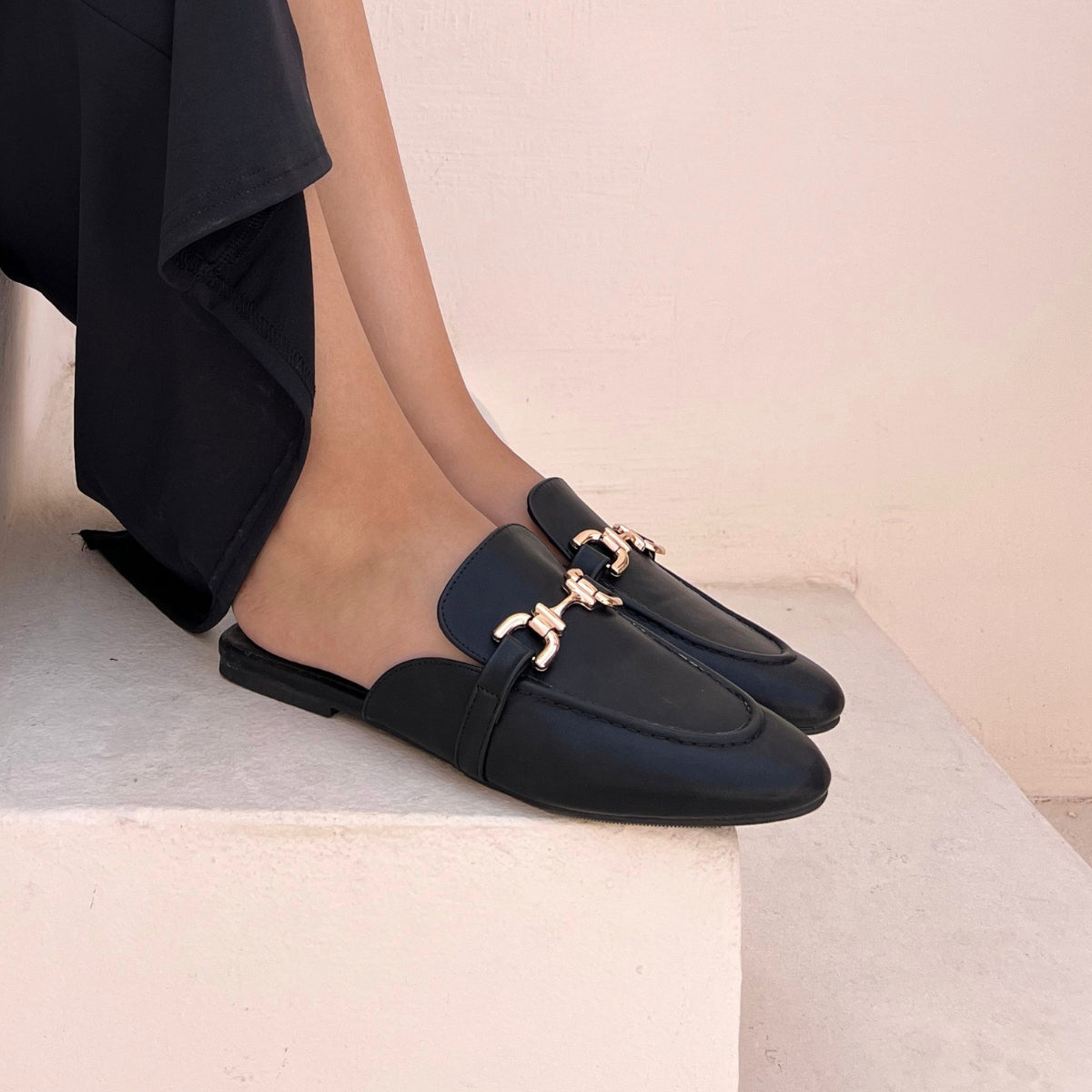 sandale plate, sandale maroc , sandale chunky, chaussures maroc, sandale femme, sandale zara, sandale été, sandals confortables, mules en daim, mules en crochets, mules maroc, mules femmes, mules tendance, sandale et mule, sabots femme
