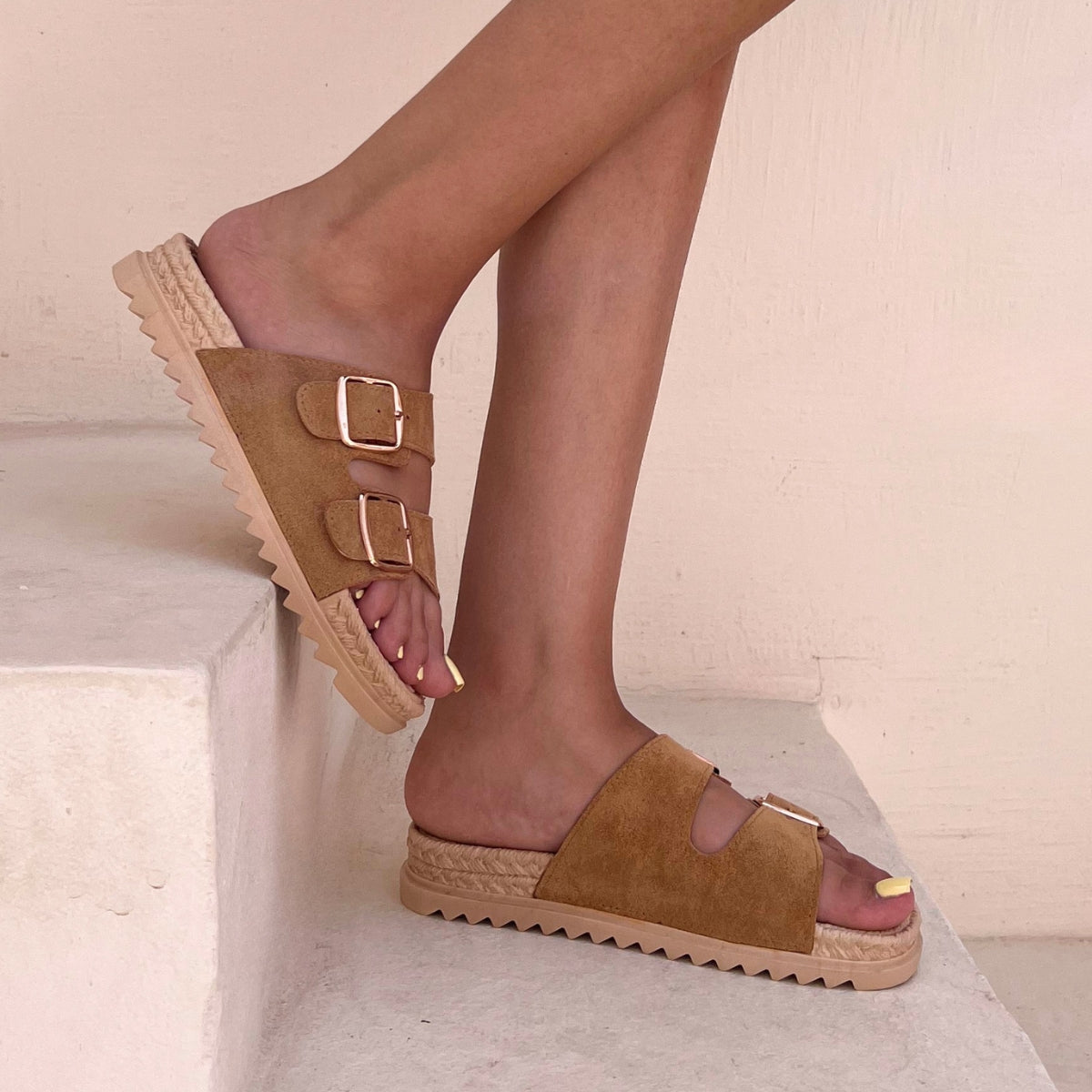 sandale plate, sandale maroc , sandale chunky, chaussures maroc, sandale femme, sandale zara, sandale été, sandals confortables, mules en daim, mules en crochets, mules maroc, mules femmes, mules tendance, sandale et mule, sabots femme
