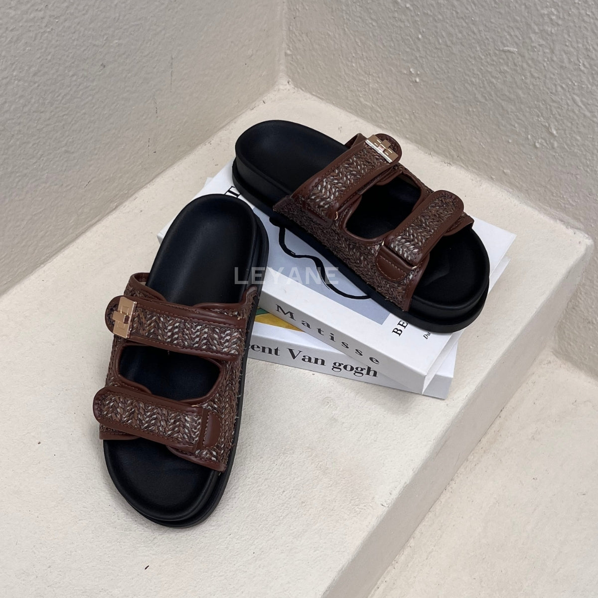 sandale plate, sandale maroc , sandale chunky, chaussures maroc, sandale femme, sandale zara, sandale été, sandals confortables, mules en daim, mules en crochets, mules maroc, mules femmes, mules tendance, sandale et mule, sabots femme
