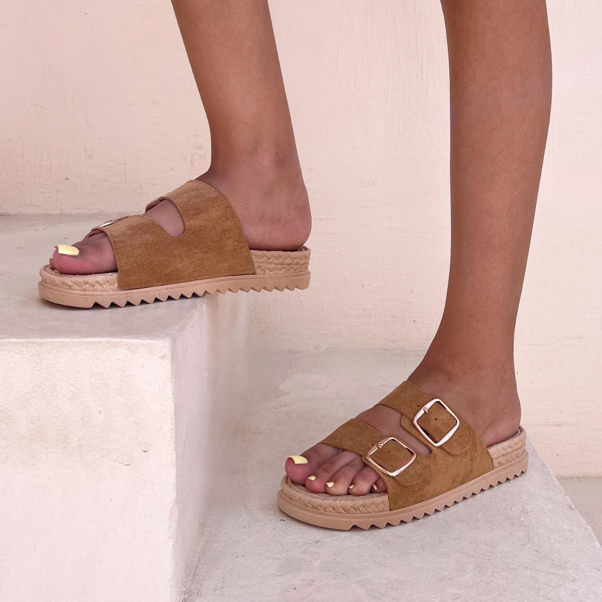 sandale plate, sandale maroc , sandale chunky, chaussures maroc, sandale femme, sandale zara, sandale été, sandals confortables, mules en daim, mules en crochets, mules maroc, mules femmes, mules tendance, sandale et mule, sabots femme

