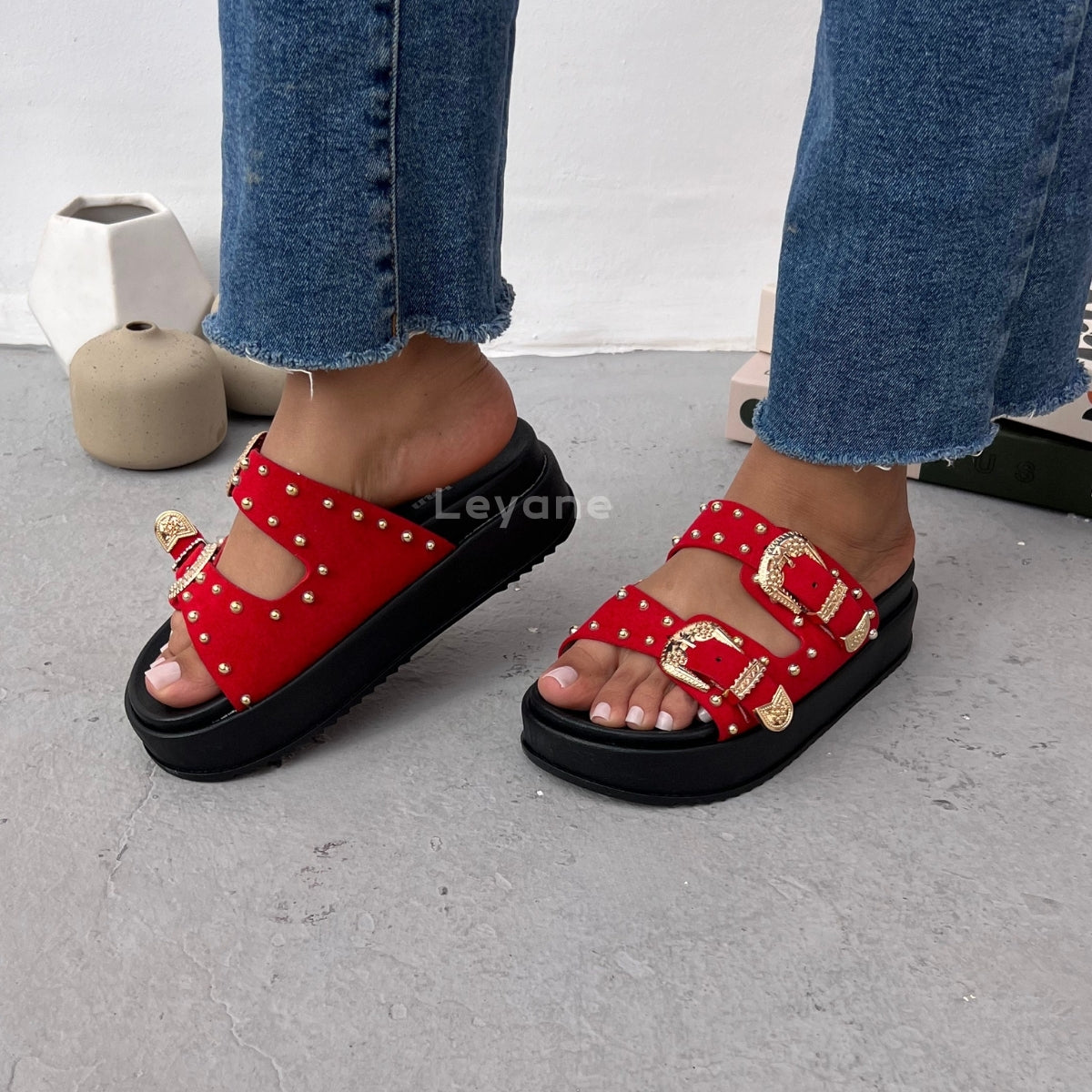 sandale plate, sandale maroc , sandale chunky, chaussures maroc, sandale femme, sandale zara, sandale été, sandals confortables, mules en daim, mules en crochets, mules maroc, mules femmes, mules tendance, sandale et mule, sabots femme
