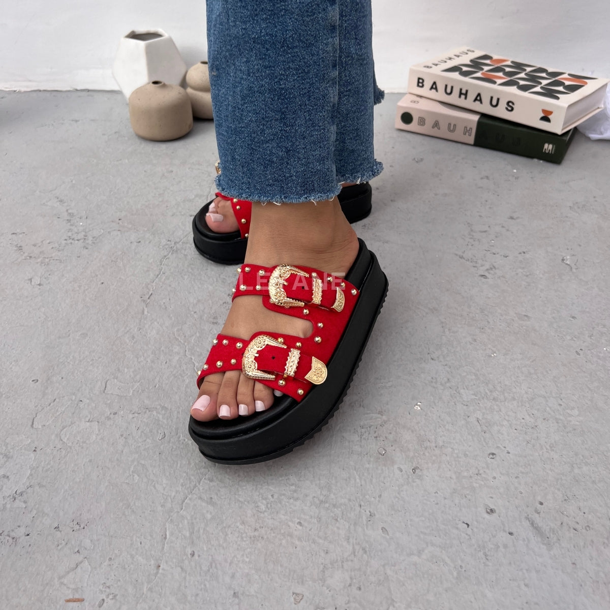 sandale plate, sandale maroc , sandale chunky, chaussures maroc, sandale femme, sandale zara, sandale été, sandals confortables, mules en daim, mules en crochets, mules maroc, mules femmes, mules tendance, sandale et mule, sabots femme
