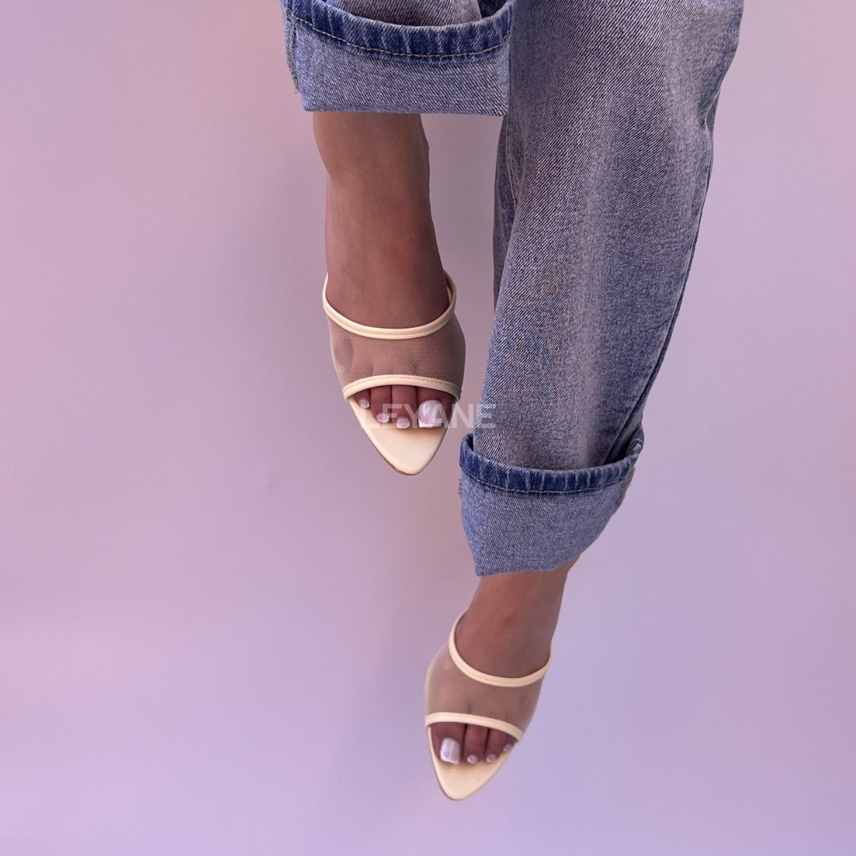 sandales à talons, sandales talon femme, sandales à talon carré, sandales à talon large, sandales à talon épais, sandales à talon haut, sandales à talon moyen, sandales confortables, sandales élégantes femme, sandales chic, sandales tendance, sandales été femme, sandales habillées, sandales minimalistes, sandales modernes, sandales ouvertes, sandales à brides, sandales bride cheville, sandales plateforme, sandales chunky talon, sandales fashion, sandales casual chic, sandales soirée, sandales style marocain