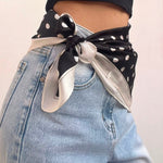 foulard femme, foulard élégant, foulard chic, foulard classique, foulard moderne, foulard tendance, foulard intemporel, foulard luxe, foulard premium, foulard soie, foulard satin, foulard mousseline, foulard léger, foulard doux, foulard fluide, foulard imprimé, foulard uni, foulard à motifs, foulard minimaliste, foulard clean look, foulard fashion, foulard stylé, foulard habillé, foulard quotidien, foulard casual, foulard workwear, foulard bureau, foulard soirée, foulard polyvalent, foulard carré, foulard l