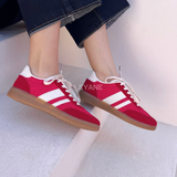 baskets femme, sneakers femme, baskets rétro, sneakers tendance, chaussures casual, baskets confortables, baskets toile, baskets suédine, sneakers été, chaussures femme mode, baskets stylées, sneakers vintage, baskets rouges, baskets beige, baskets blanches, chaussures streetwear, baskets légères