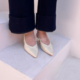 mules femme, chaussures femme, talon bas, bout pointu, slingback, mules élégantes, chaussures chic, mode femme, collection chaussures, couleurs variées, minimaliste, tendance mode, chaussures modernes, style sophistiqué, look bureau, chaussures confortables, fashion femme, été printemps, chaussures ouvertes, design épuré