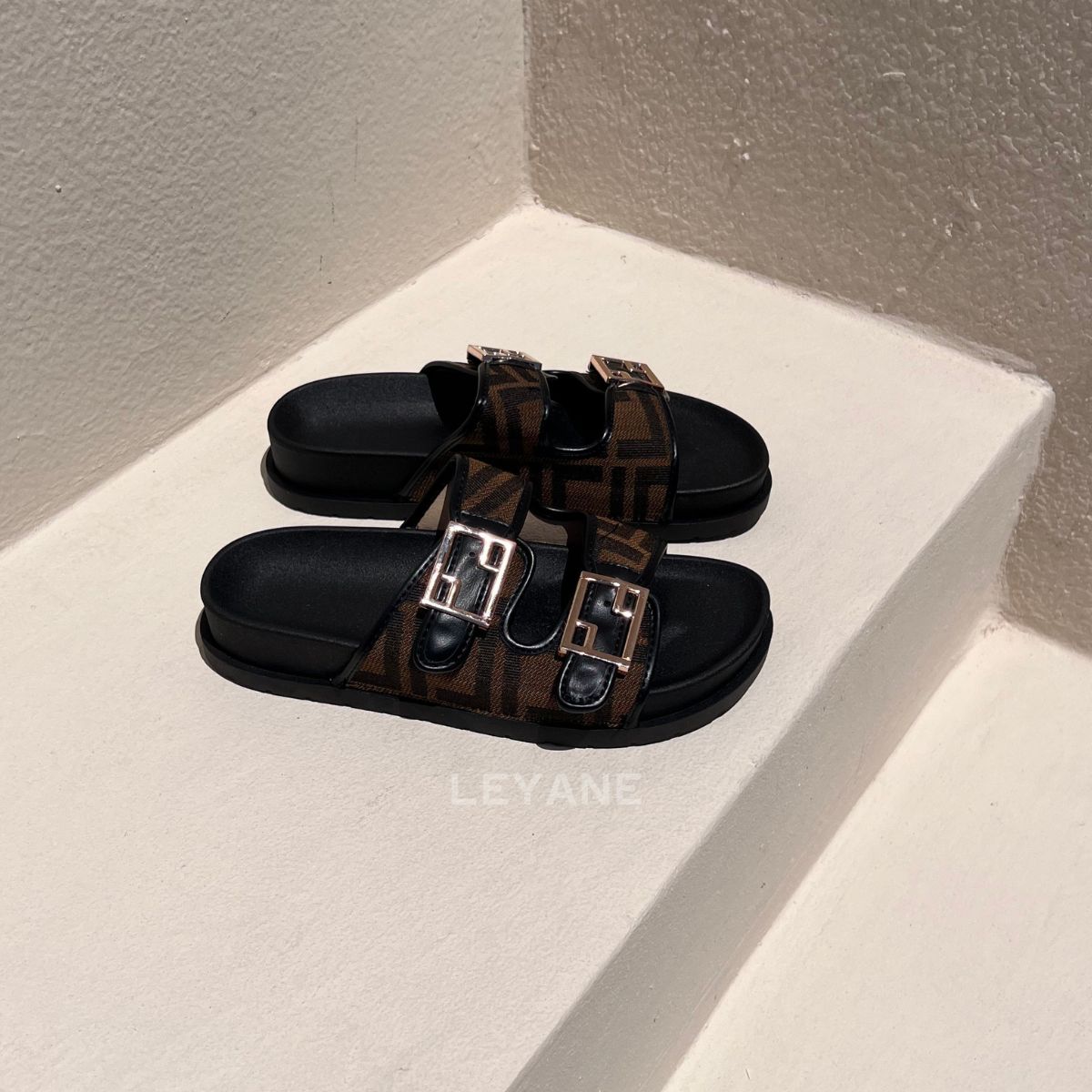 sandale plate, sandale maroc , sandale chunky, chaussures maroc, sandale femme, sandale zara, sandale été, sandals confortables, mules en daim, mules en crochets, mules maroc, mules femmes, mules tendance, sandale et mule, sabots femme

